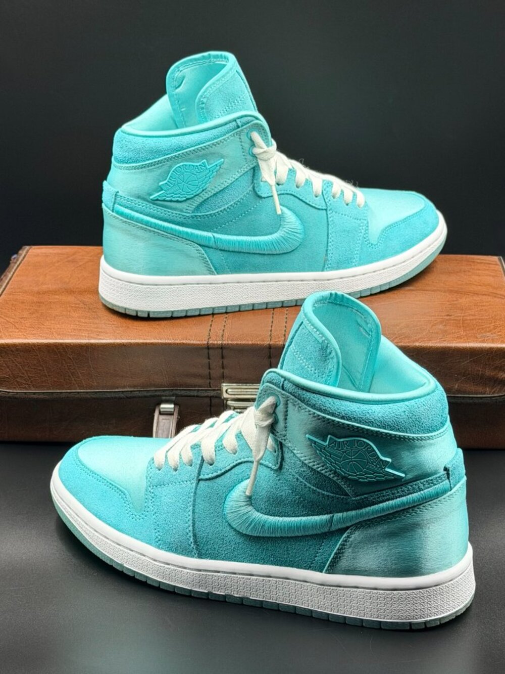 Wmns Air Jordan 1 Retro High 'Season of Her: Aqua' - Picture 2 of 11